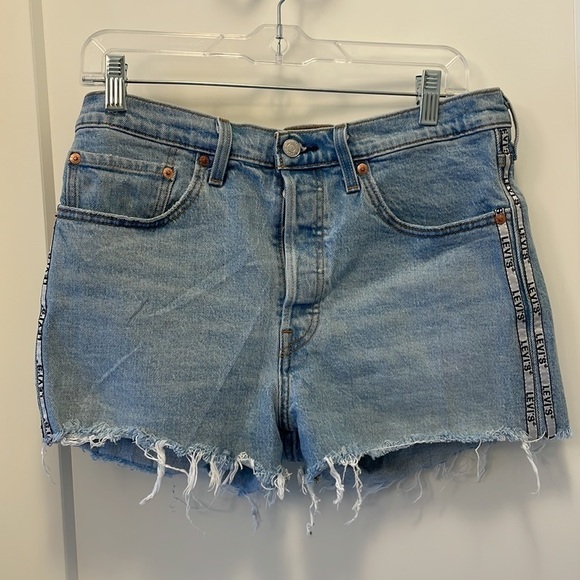 Sz30 Levi’s 501 Denim shorts Light Wash, Frayed hem, Button Fly EUC - Picture 5 of 10